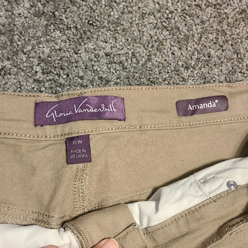 ❤️Stylish Women's Shorts in Green and Tan - Picture 12 of 13